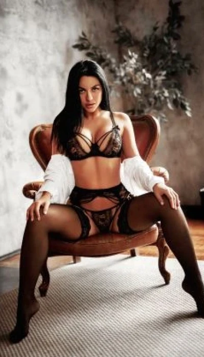 Betti Brunette