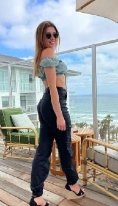 Laura12